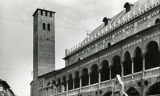 Palazzo_della_Ragione.jpg